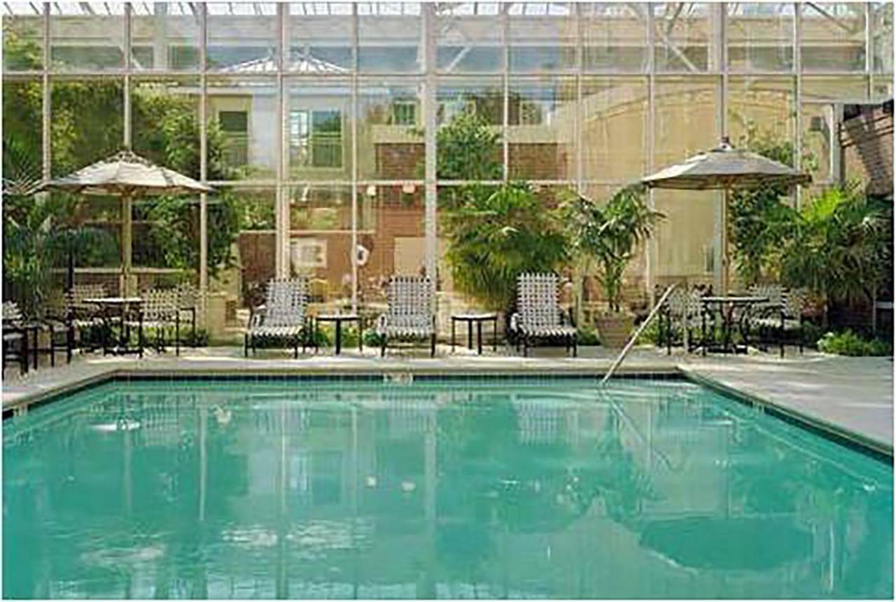 Belle Of Baton Rouge Hotel Exterior photo